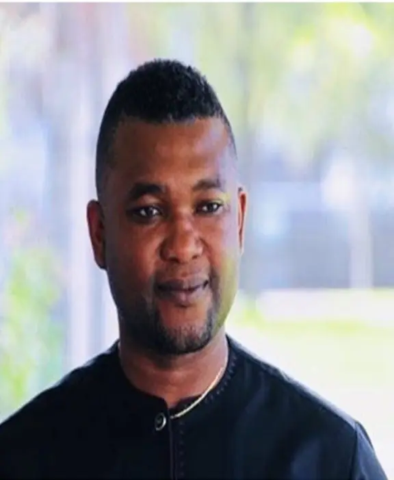 Portret van drs. Raymond Mberekpe